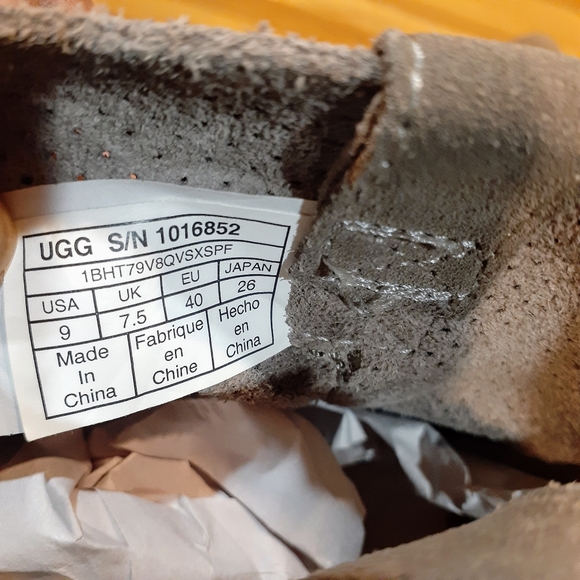 UGG Classic Unlined Mini Perf Boots Size 9 Grey UGG - Picture 4 of 5